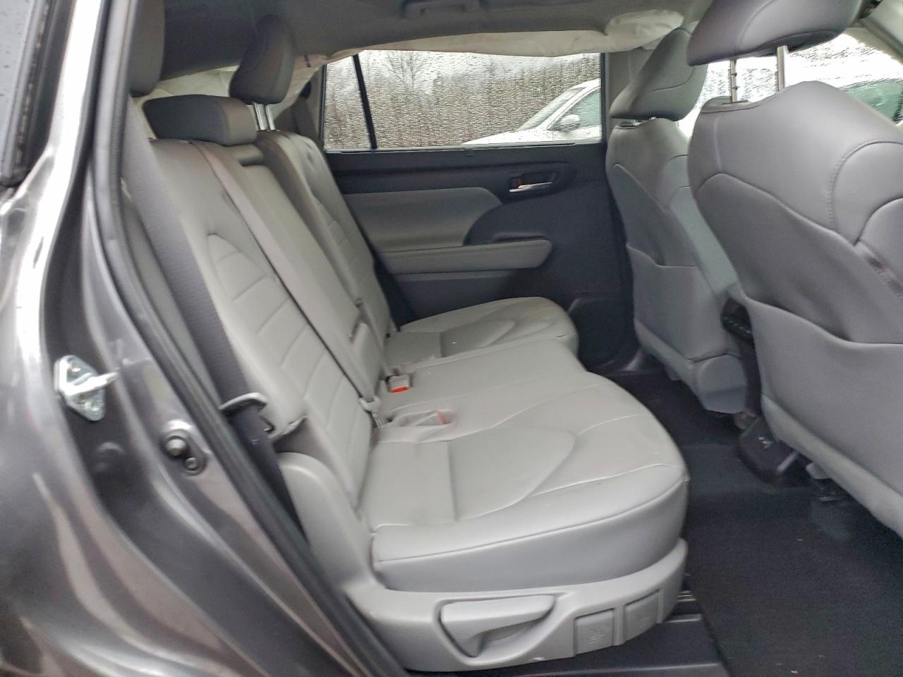 Lot #3317770101 2023 TOYOTA HIGHLANDER