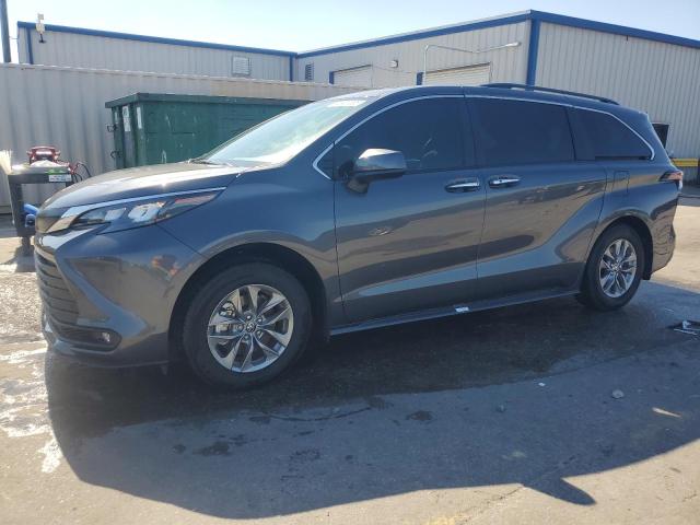 Global Auto Auctions: 2025 TOYOTA SIENNA XLE