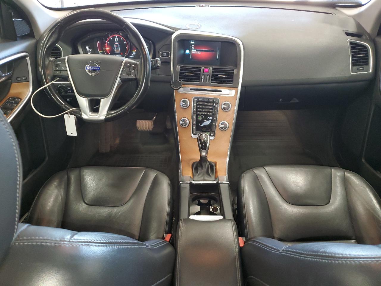 VOLVO XC60 T5 INSCRIPTION