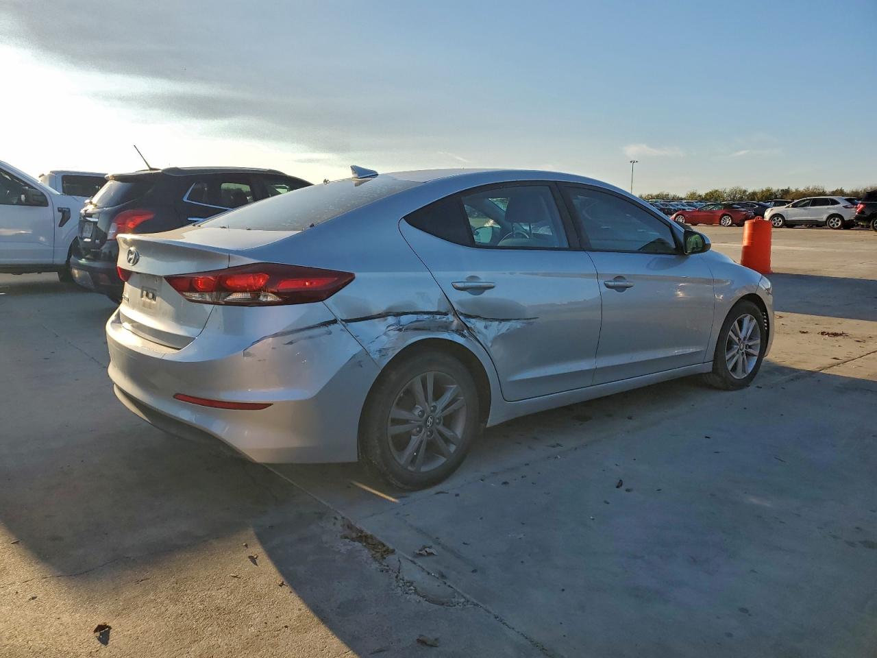 HYUNDAI ELANTRA SE