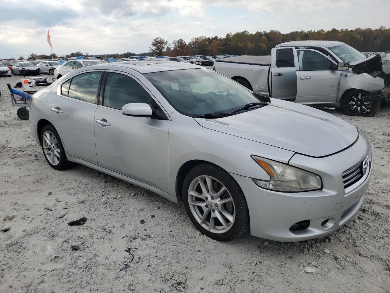 NISSAN MAXIMA S