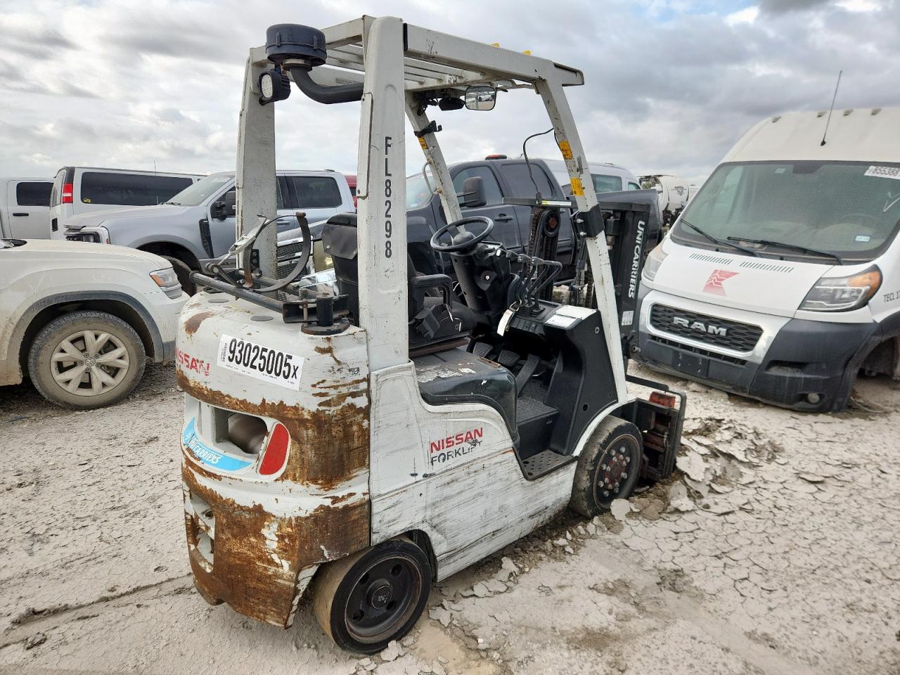 Lot #3304635941 2014 NISS FORKLIFT