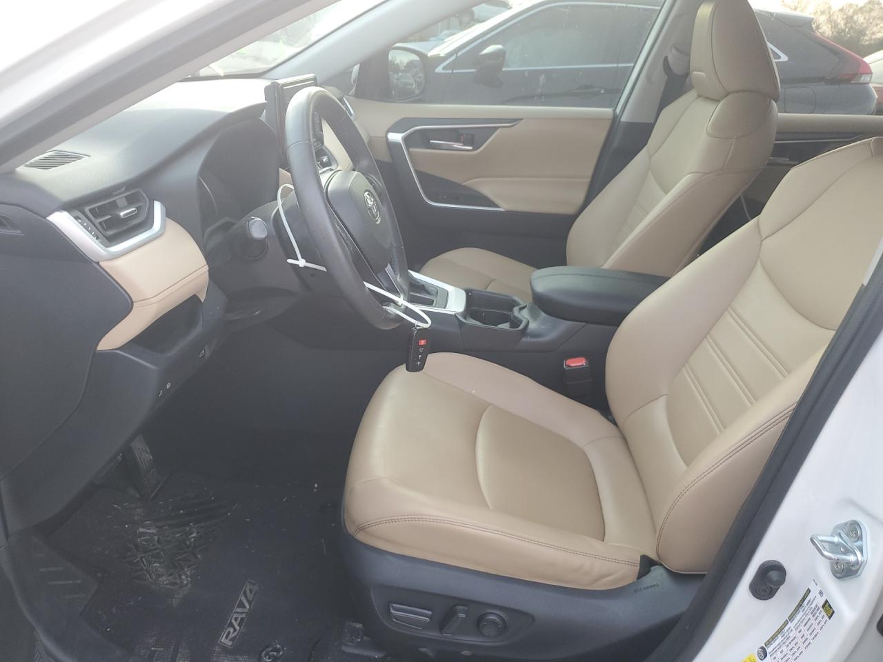 TOYOTA RAV4 XLE PREMIUM