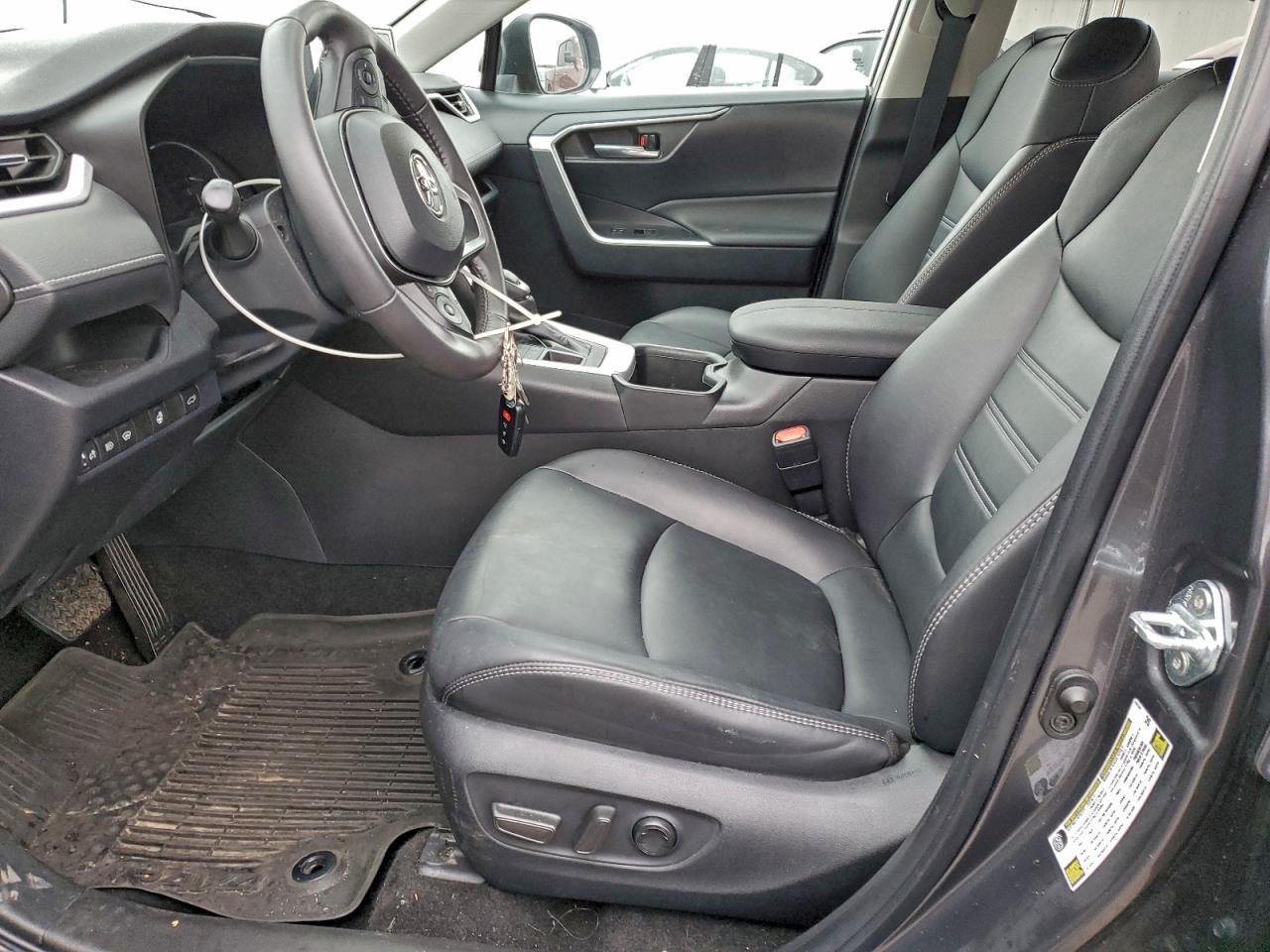 TOYOTA RAV4 XLE PREMIUM