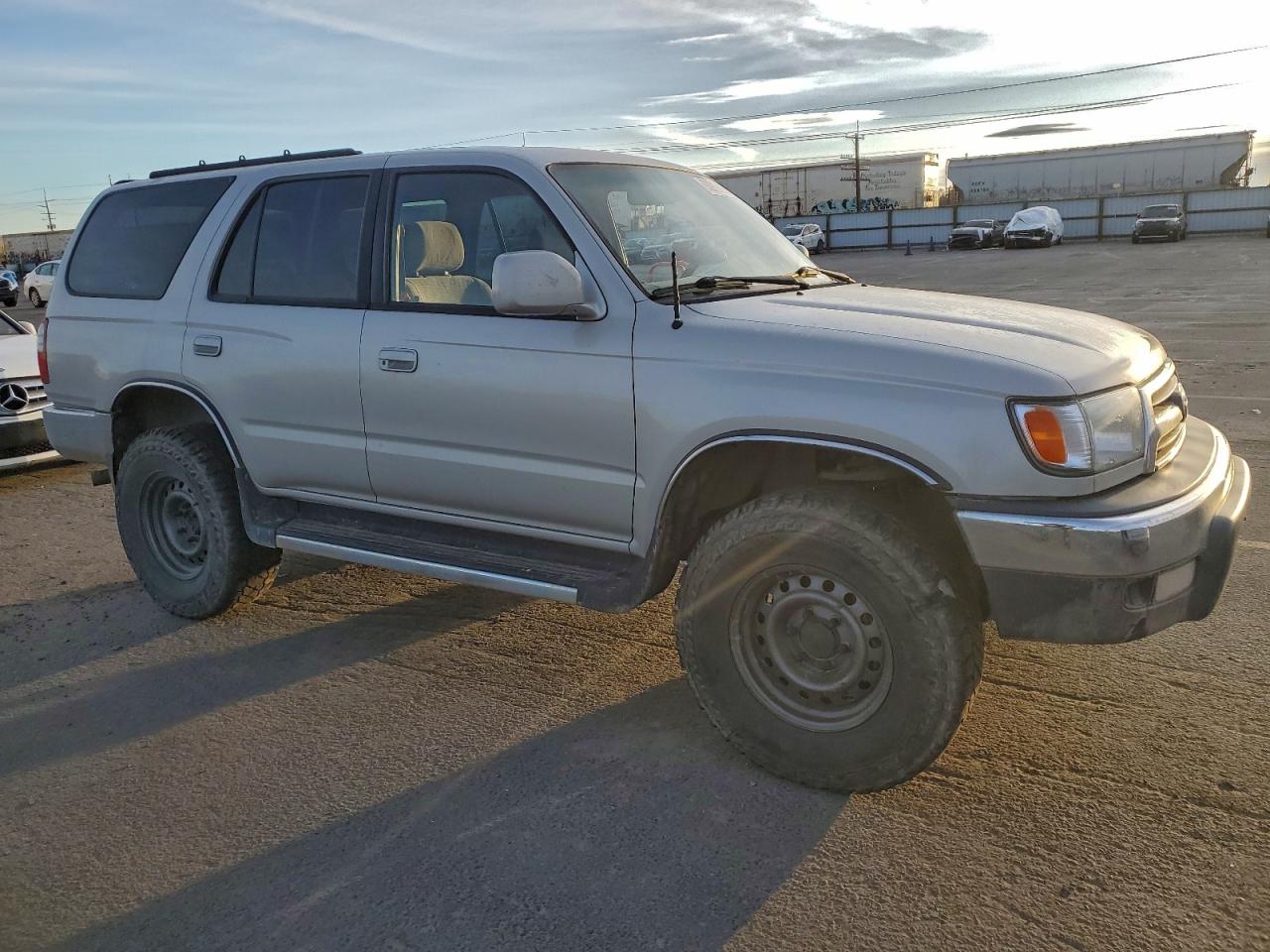 Lot #3298069132 2000 TOYOTA 4RUNNER SR