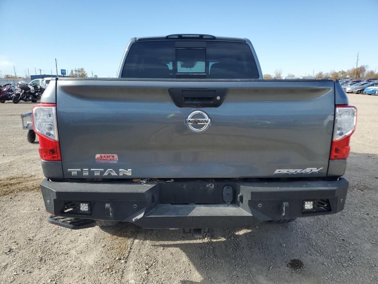 NISSAN TITAN SV