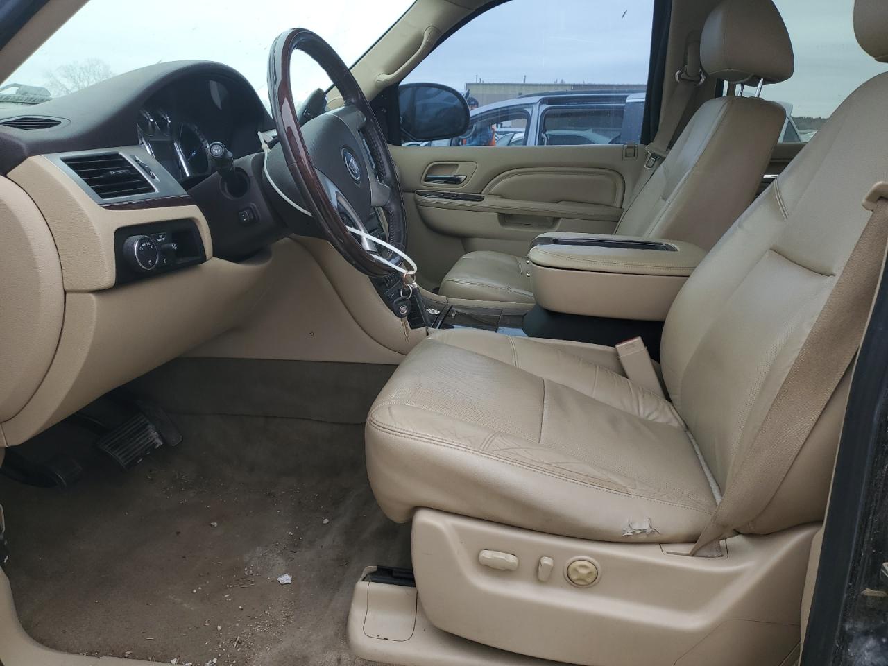 CADILLAC ESCALADE LUXURY