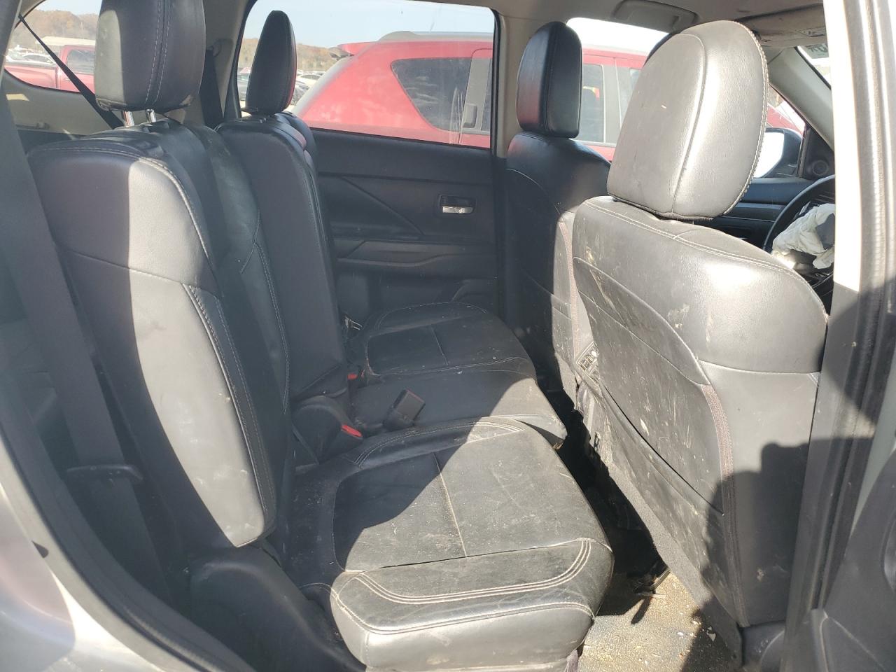 MITSUBISHI OUTLANDER SE