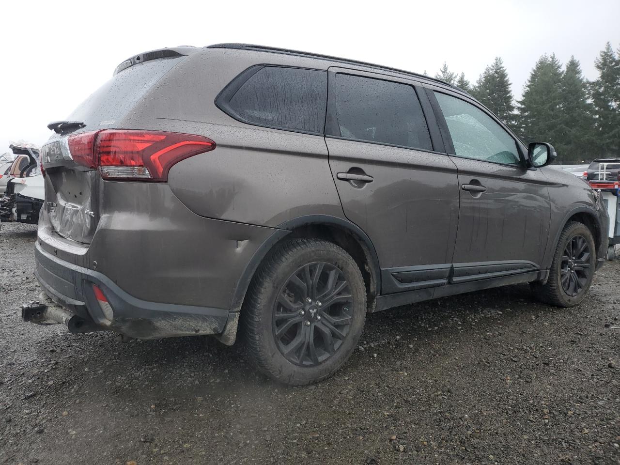 MITSUBISHI OUTLANDER SE