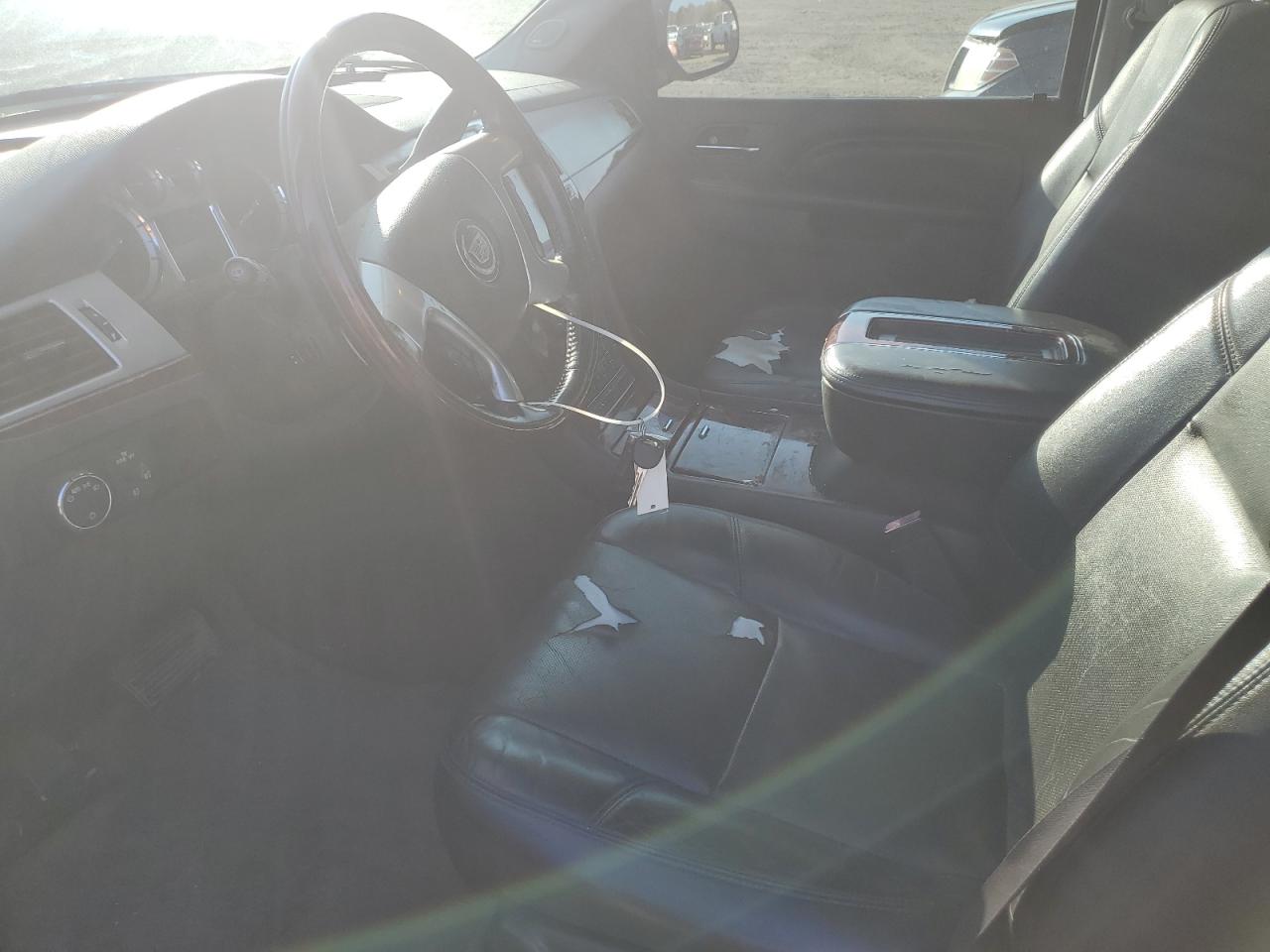 CADILLAC ESCALADE LUXURY