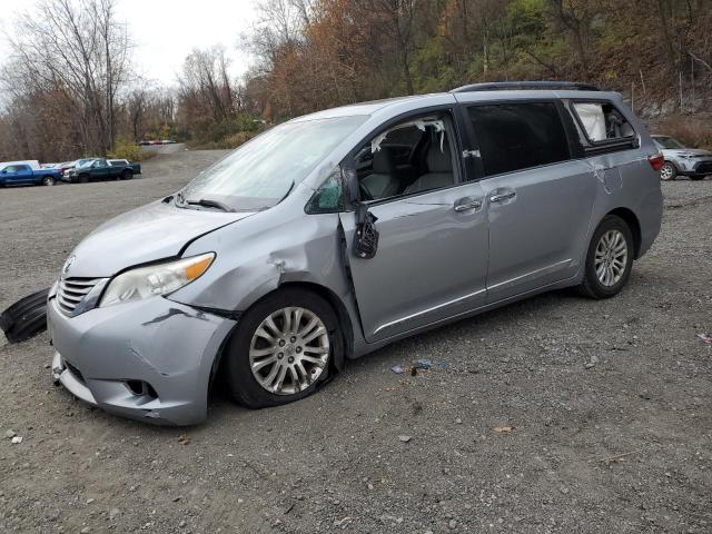 2015 TOYOTA SIENNA XLE #3308373296