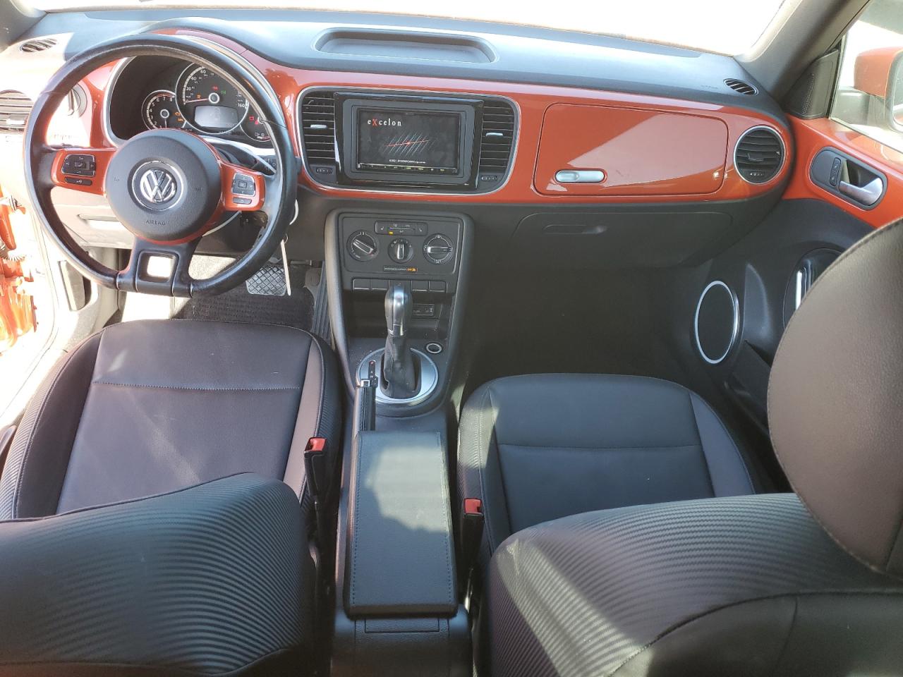 VOLKSWAGEN BEETLE SE