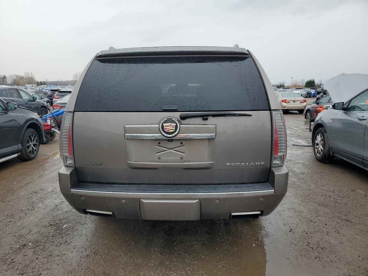 CADILLAC ESCALADE ESV PREMIUM