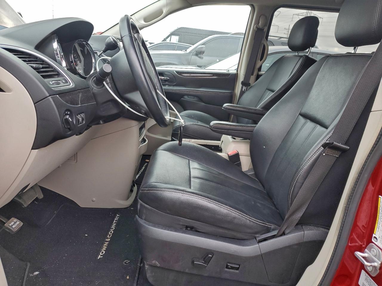 CHRYSLER TOWN & COUNTRY LX