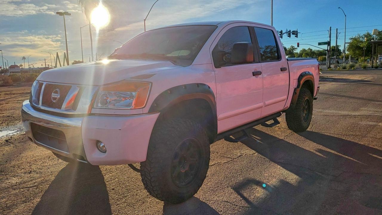 NISSAN TITAN S