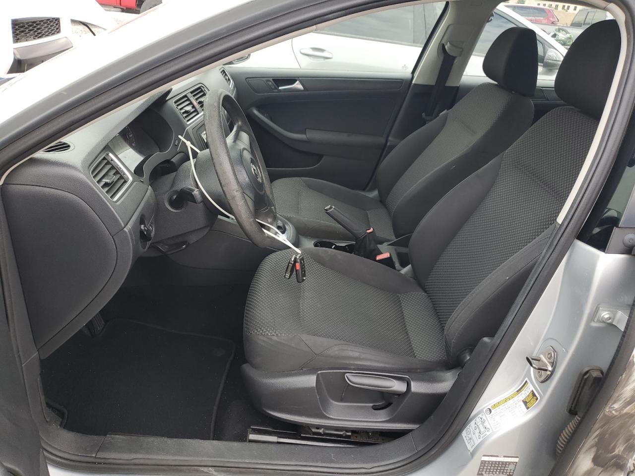 VOLKSWAGEN JETTA BASE