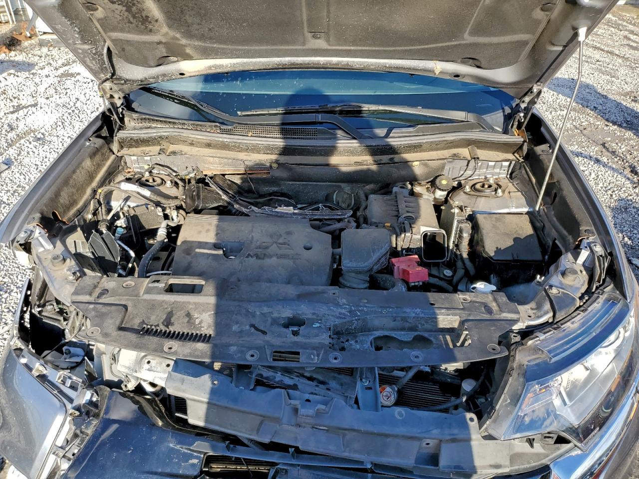 MITSUBISHI OUTLANDER SE