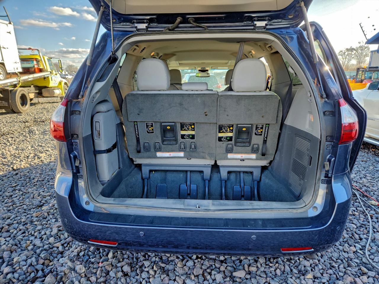 TOYOTA SIENNA XLE