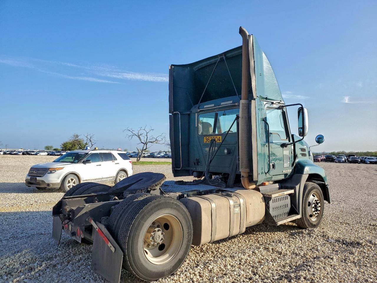Lot #3309708916 2017 MACK 600 CXU600