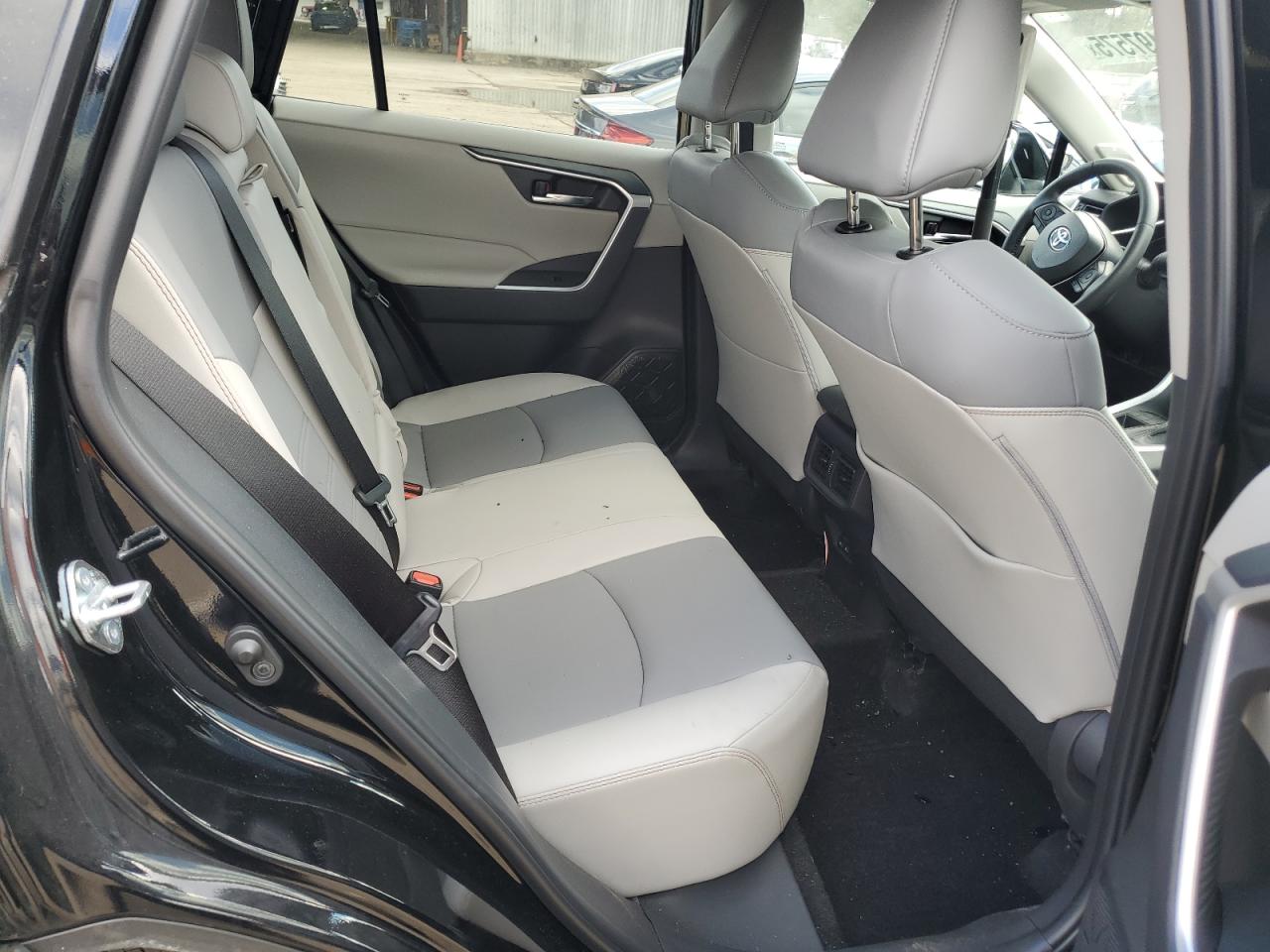 TOYOTA RAV4 XLE PREMIUM