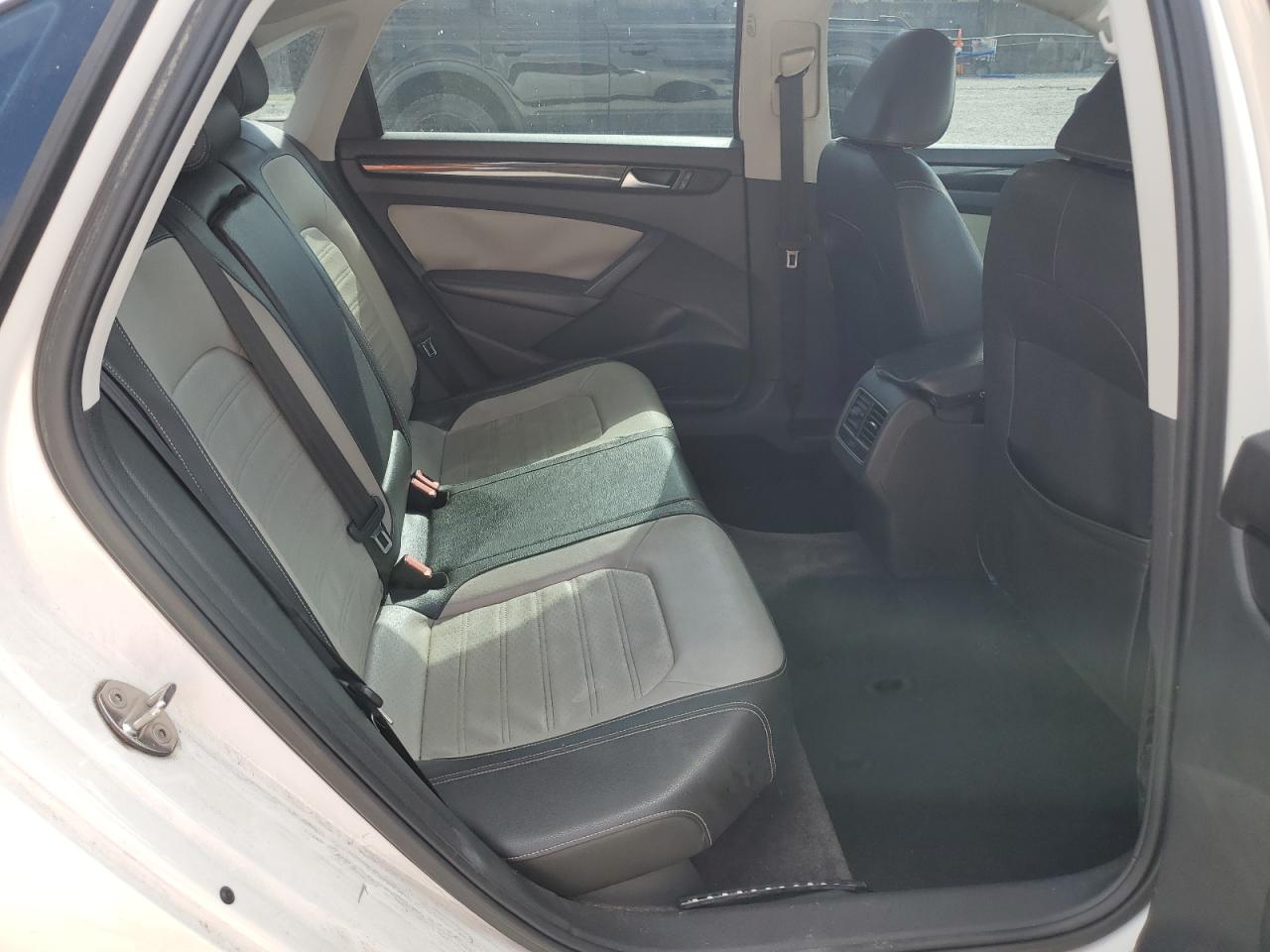 VOLKSWAGEN PASSAT SE