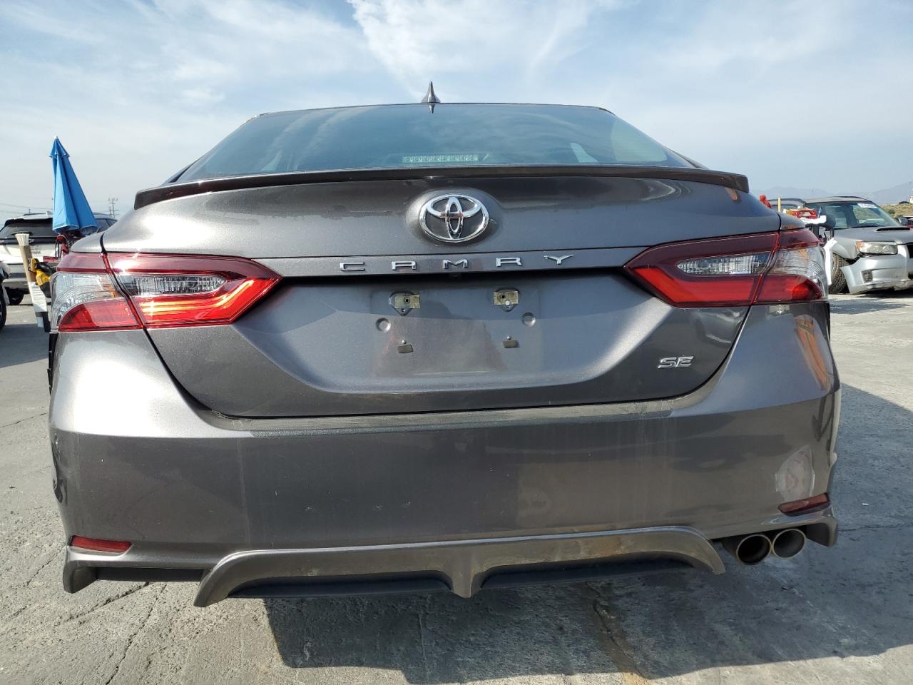 TOYOTA CAMRY SE