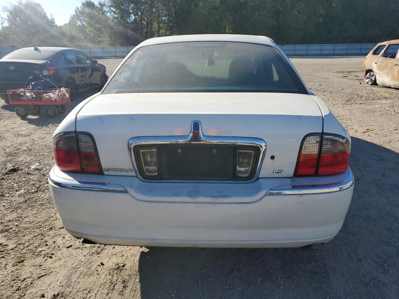 Lot #3302811908 2004 LINCOLN LS