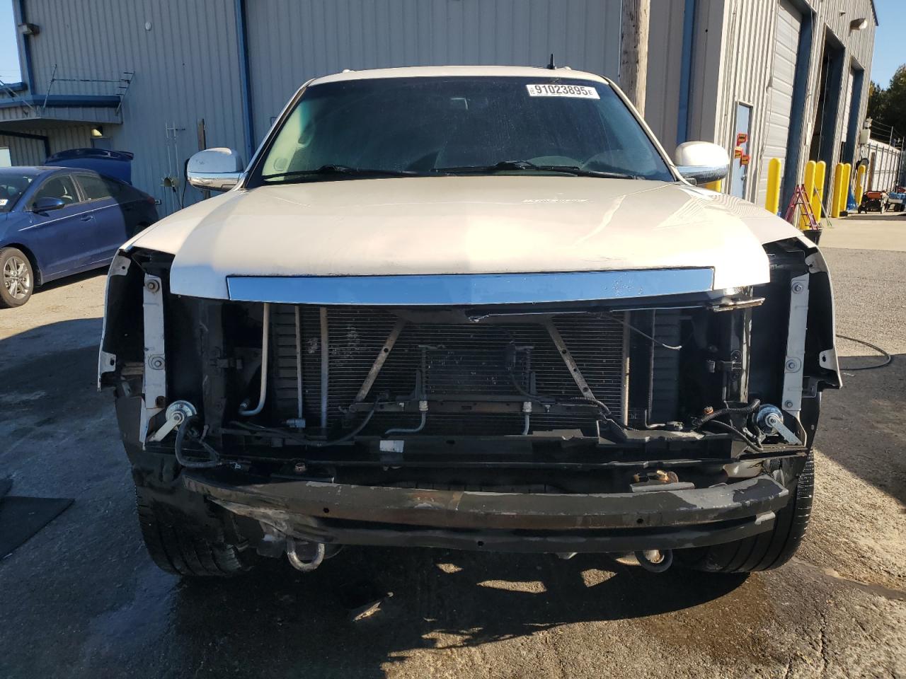 CADILLAC ESCALADE ESV LUXURY