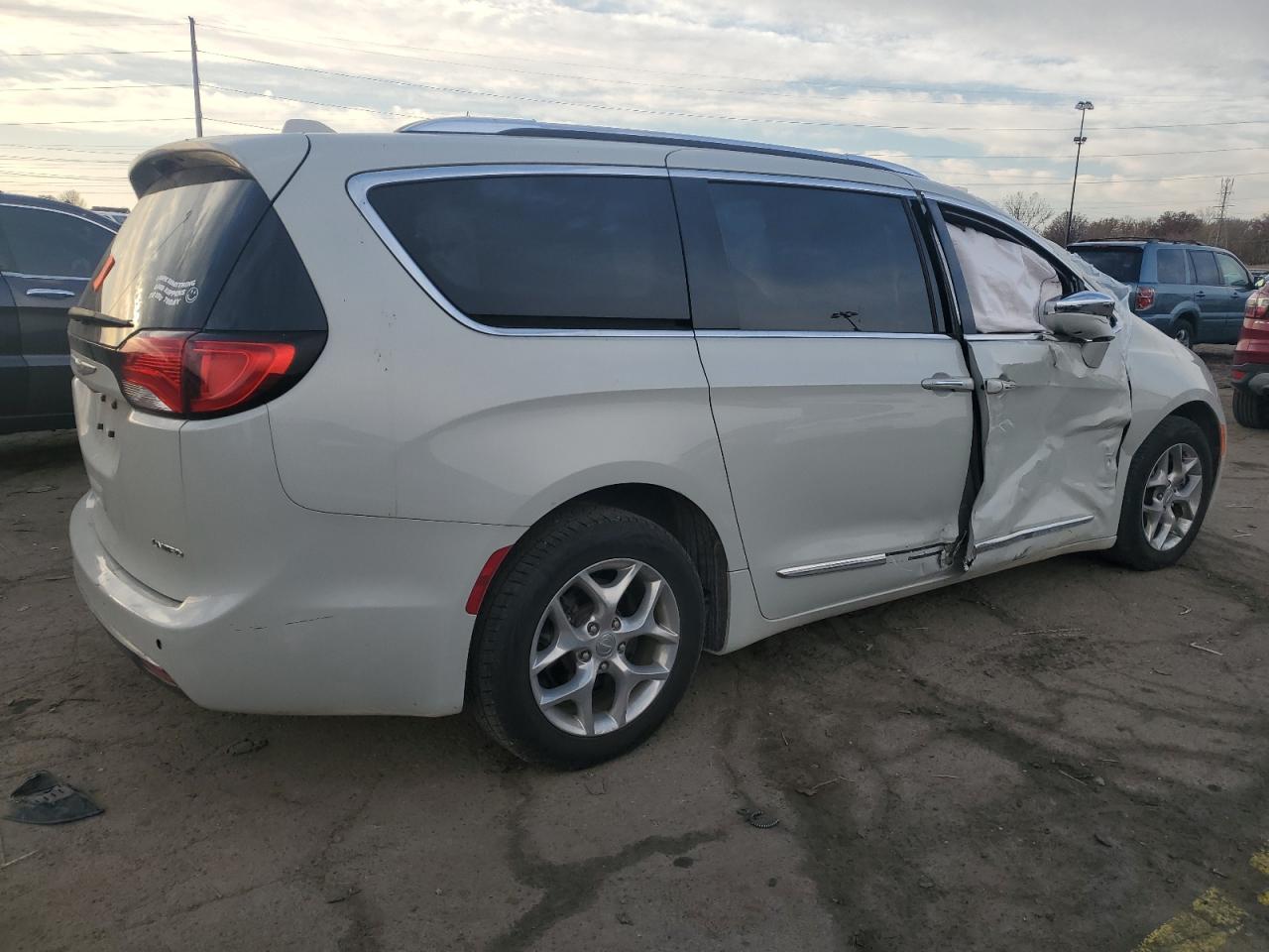 Lot #3318902938 2019 CHRYSLER PACIFICA L