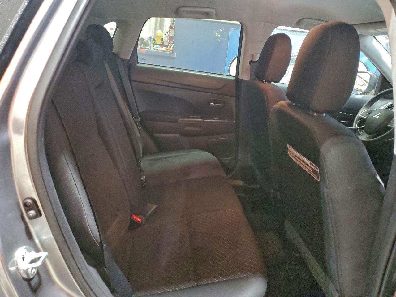 MITSUBISHI OUTLANDER SE