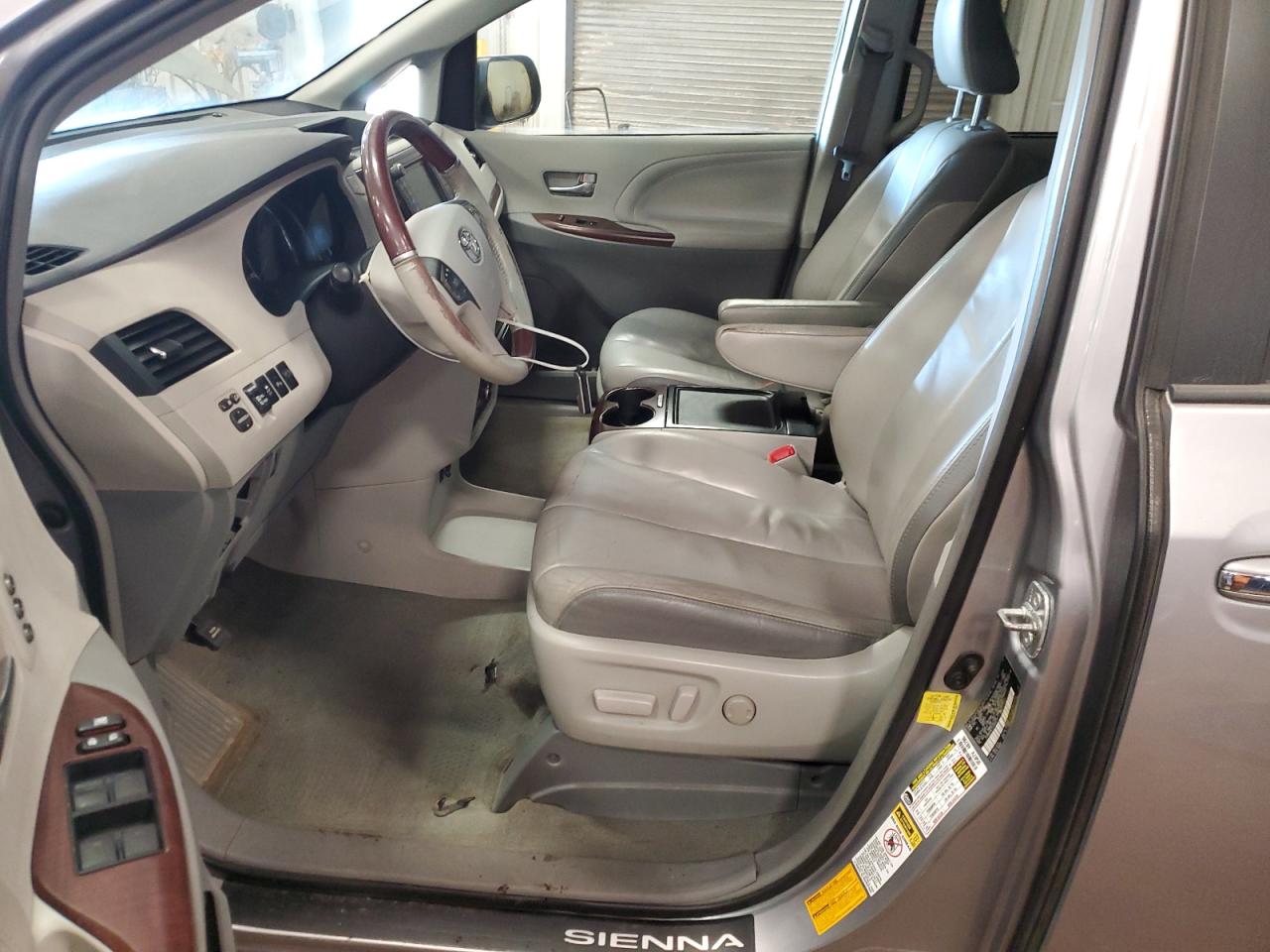 TOYOTA SIENNA XLE