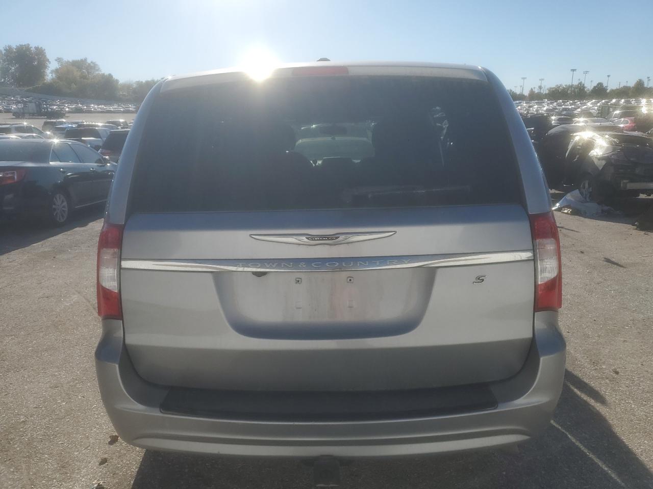 CHRYSLER TOWN & COUNTRY S