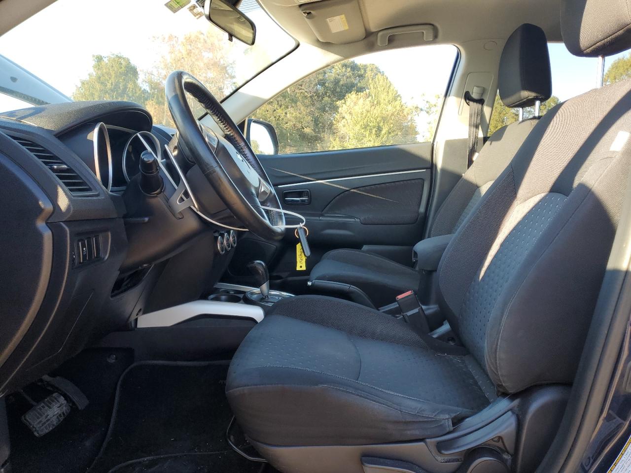 MITSUBISHI OUTLANDER SE