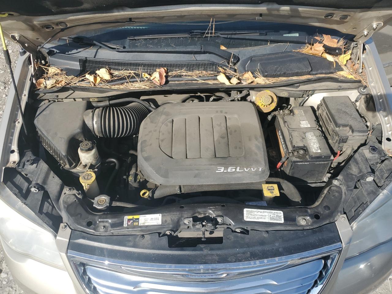 CHRYSLER TOWN & COUNTRY TOURING L