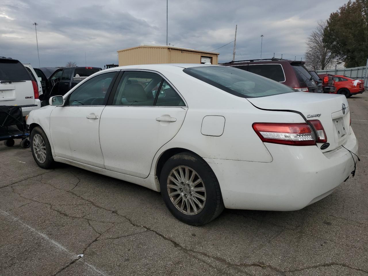 TOYOTA CAMRY BASE