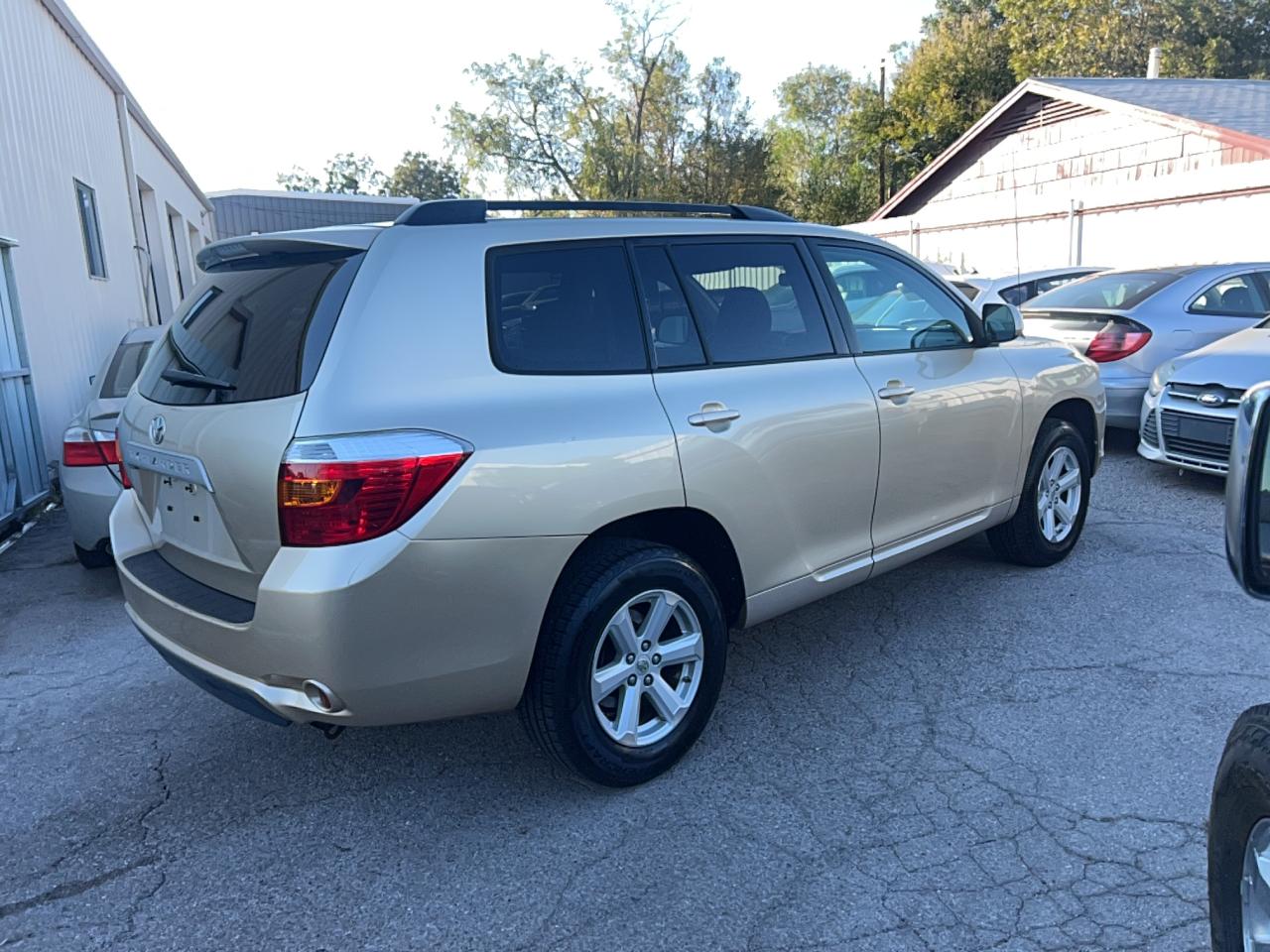 TOYOTA HIGHLANDER