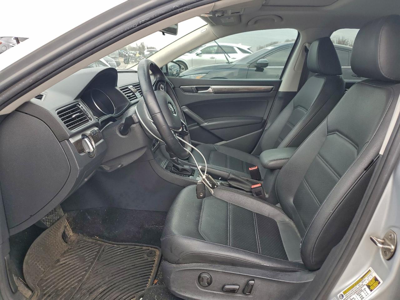 VOLKSWAGEN PASSAT SE