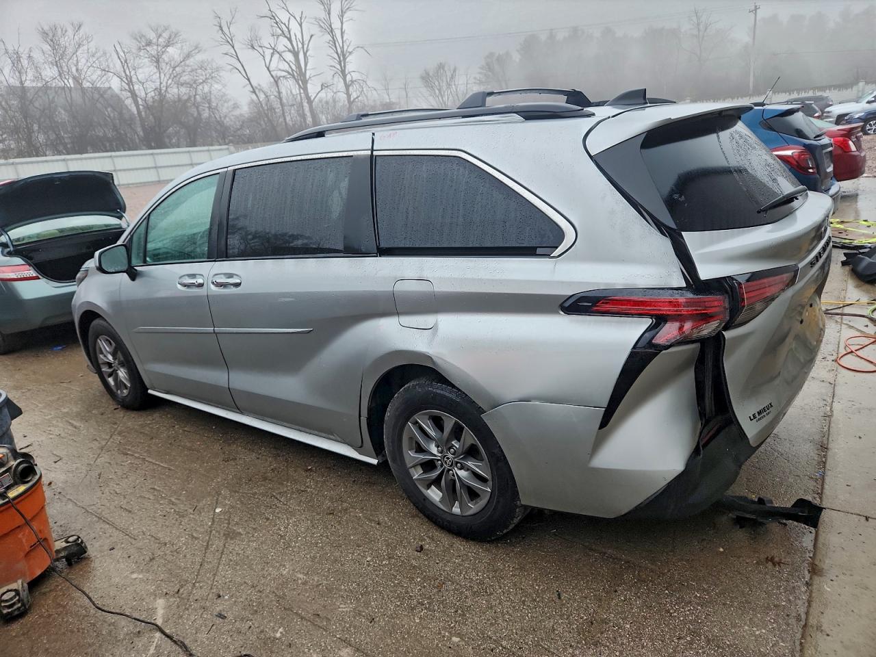 TOYOTA SIENNA XLE