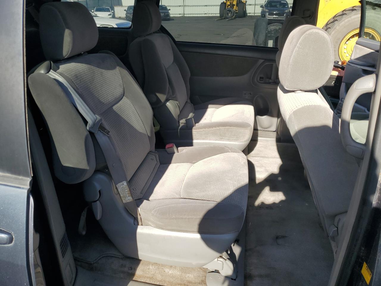 Lot #3290345810 2008 TOYOTA SIENNA CE