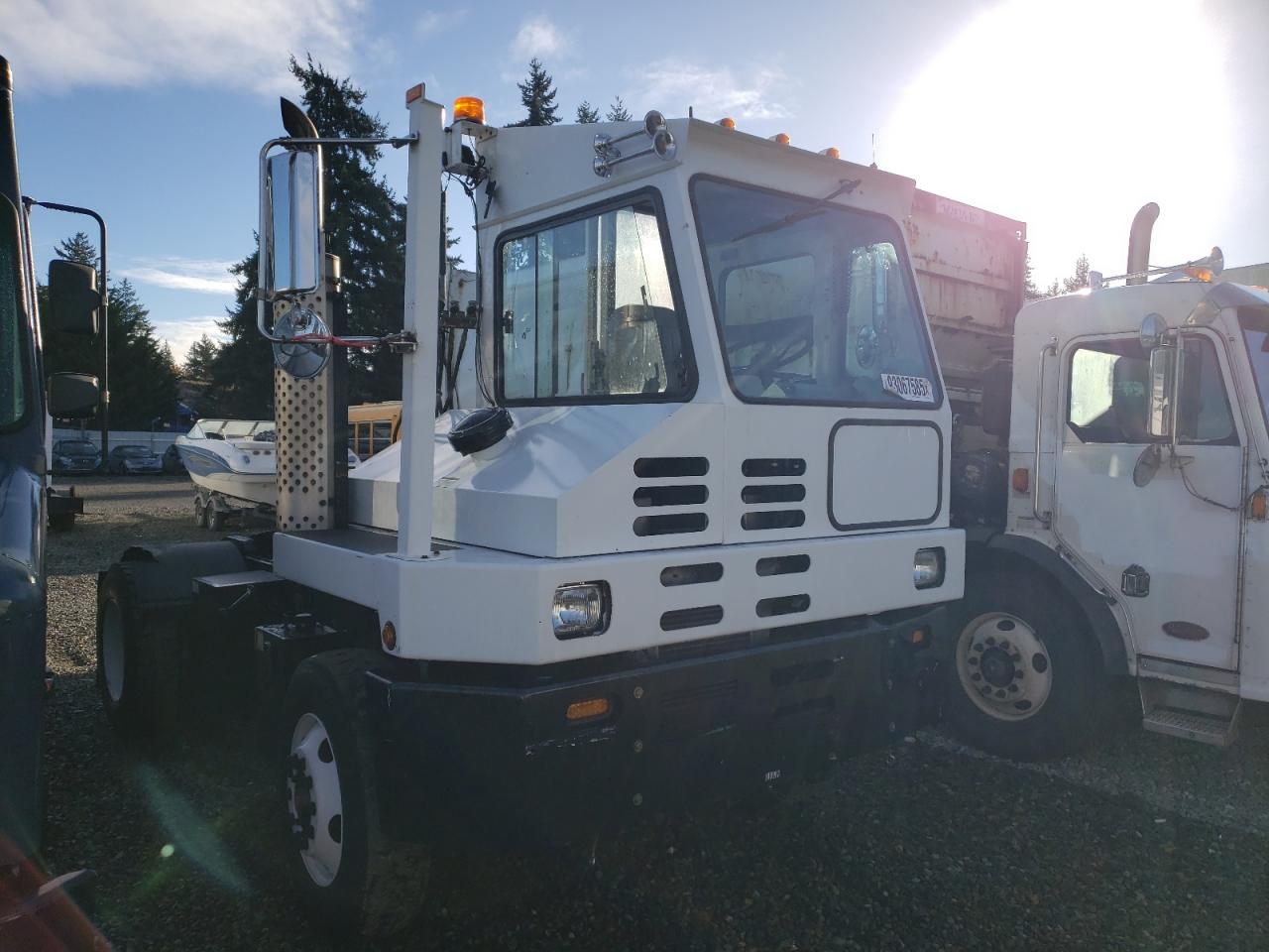 Lot #3296922813 2012 CAPACITY YARD TRUCK