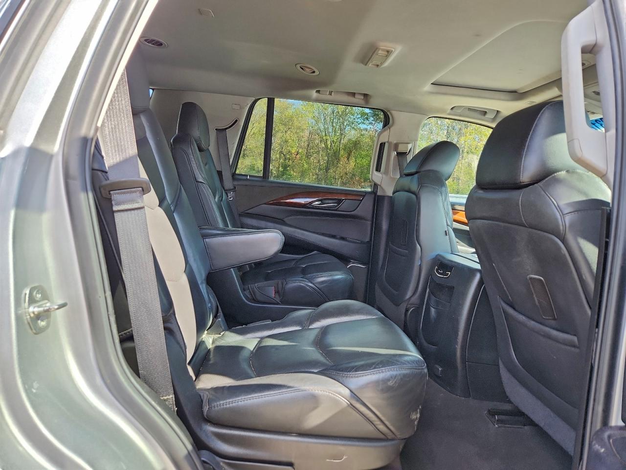 CADILLAC ESCALADE LUXURY