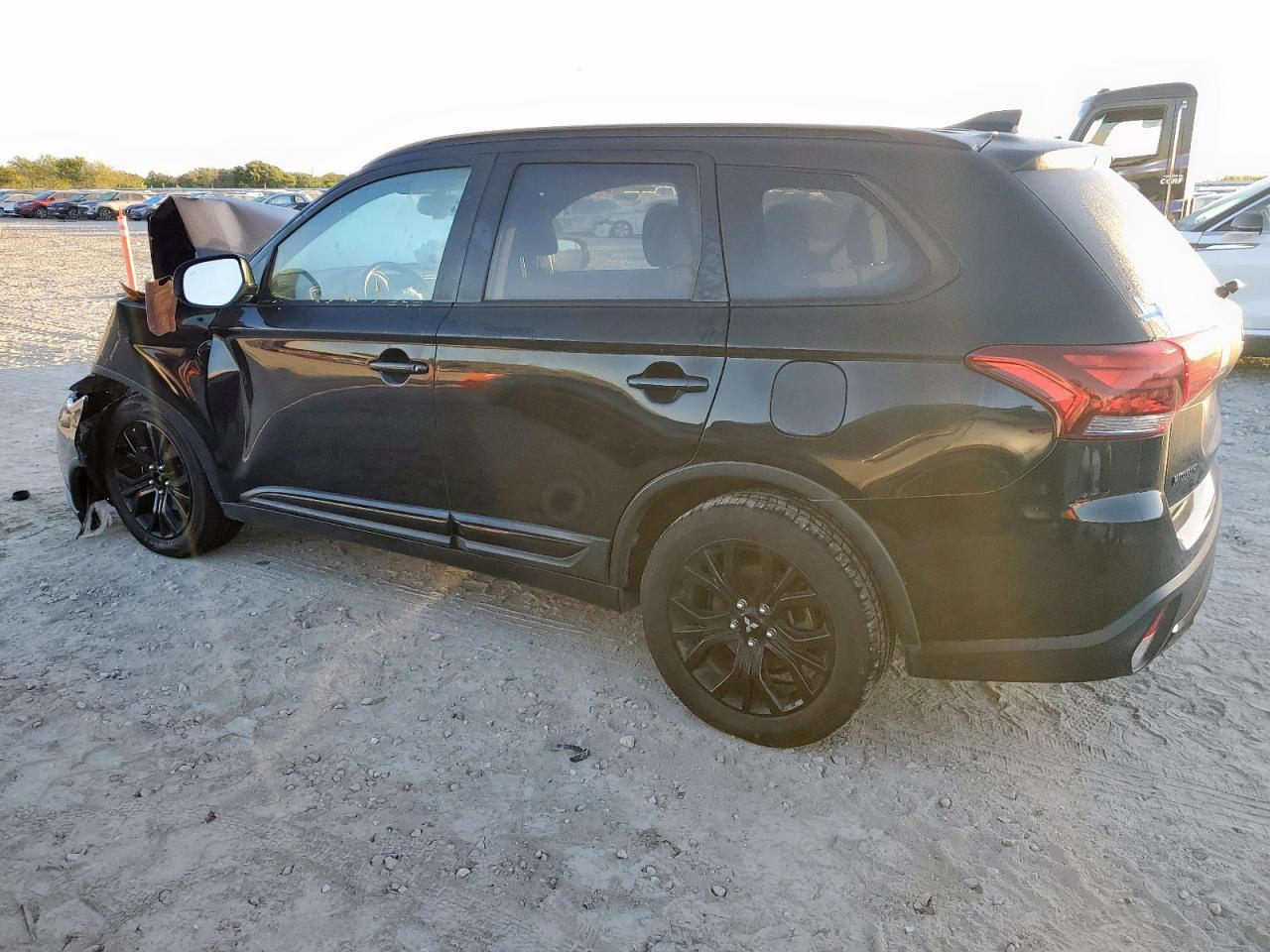 MITSUBISHI OUTLANDER SE