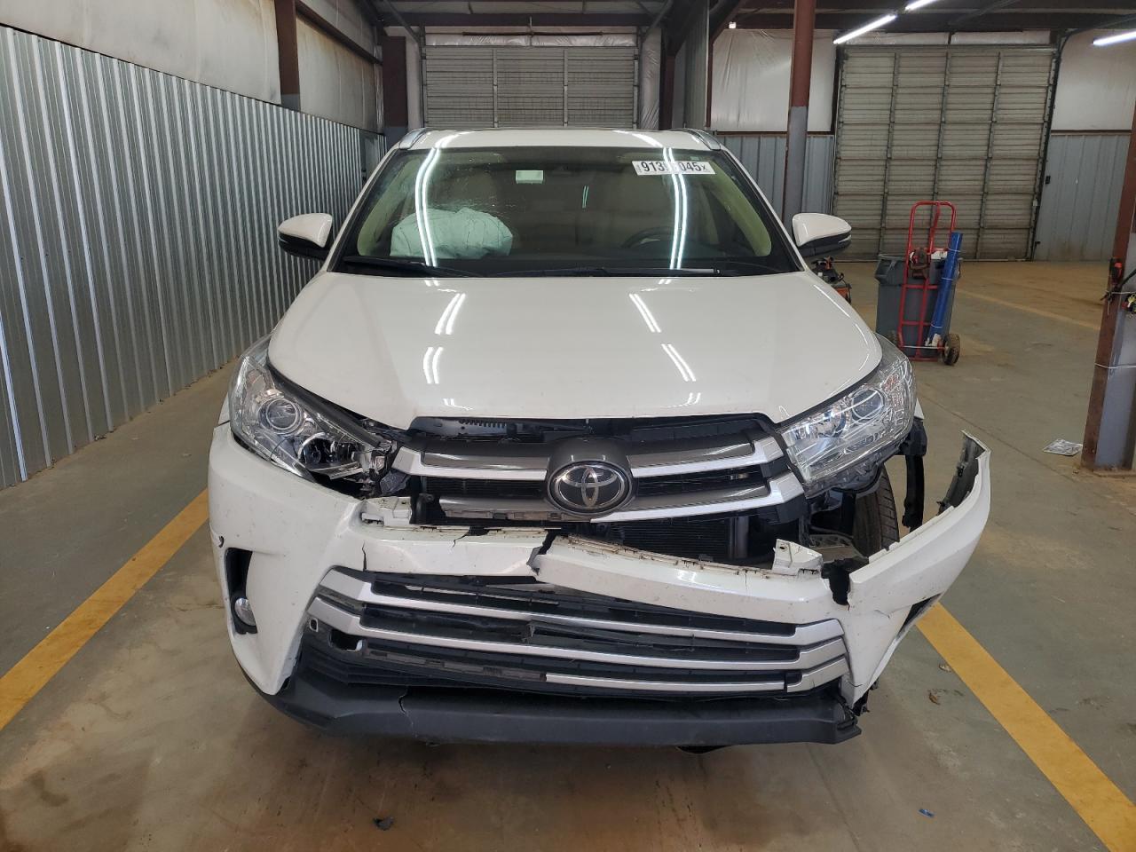 Lot #3311733220 2019 TOYOTA HIGHLANDER