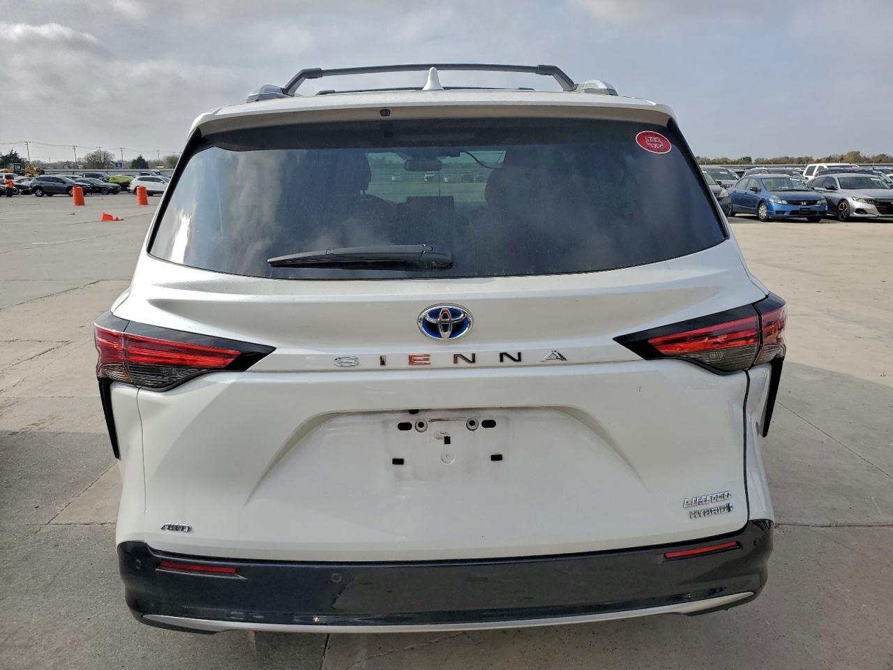 TOYOTA SIENNA LIMITED