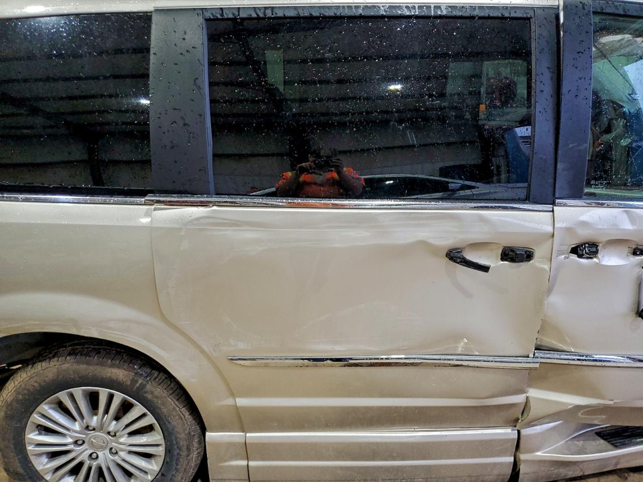 CHRYSLER TOWN & COUNTRY TOURING L