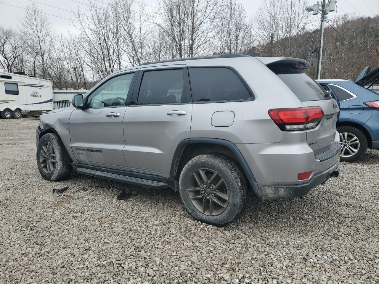 JEEP GRAND CHEROKEE LAREDO