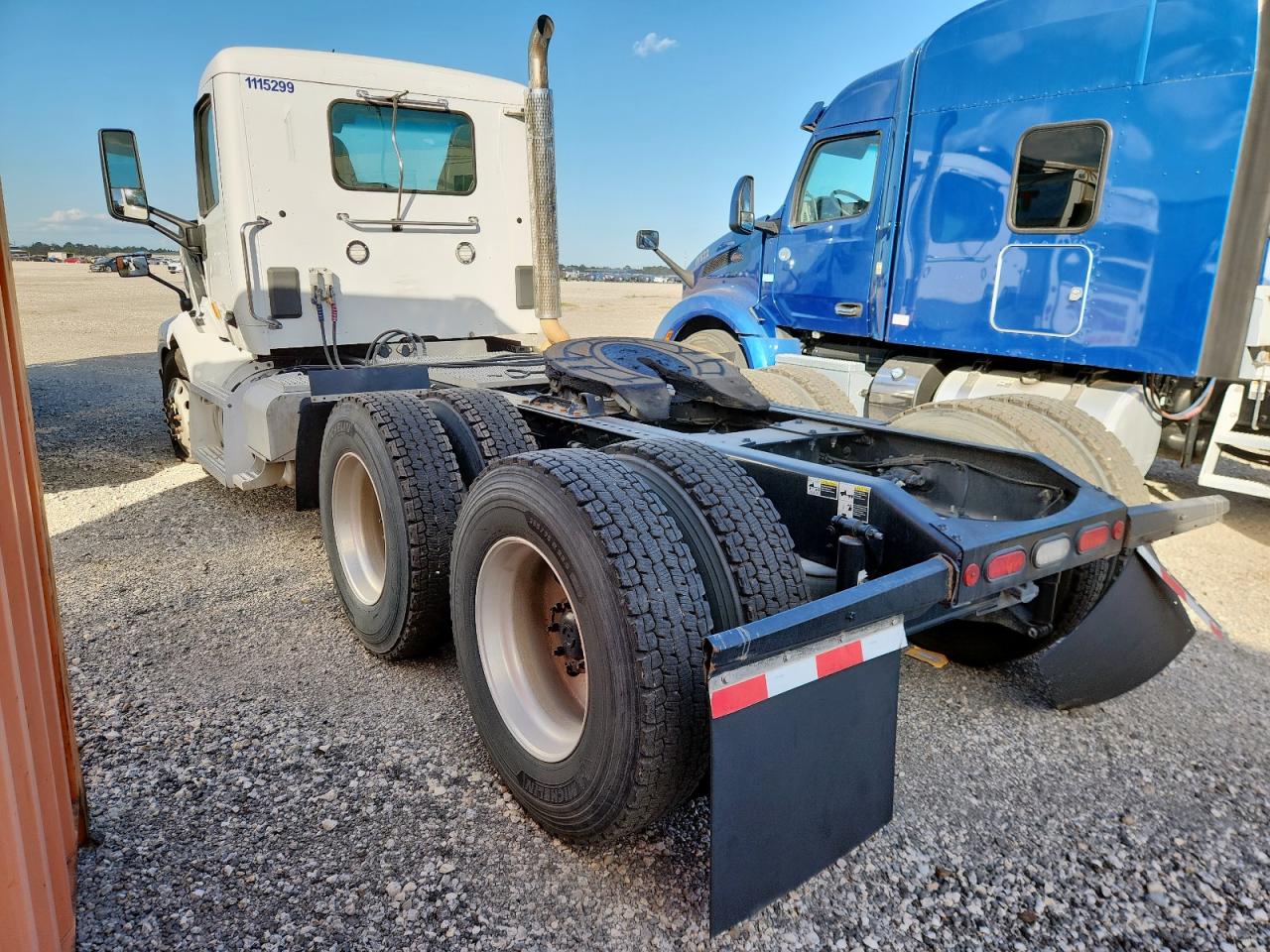 Lot #3291456466 2019 PETERBILT TRACTOR 579