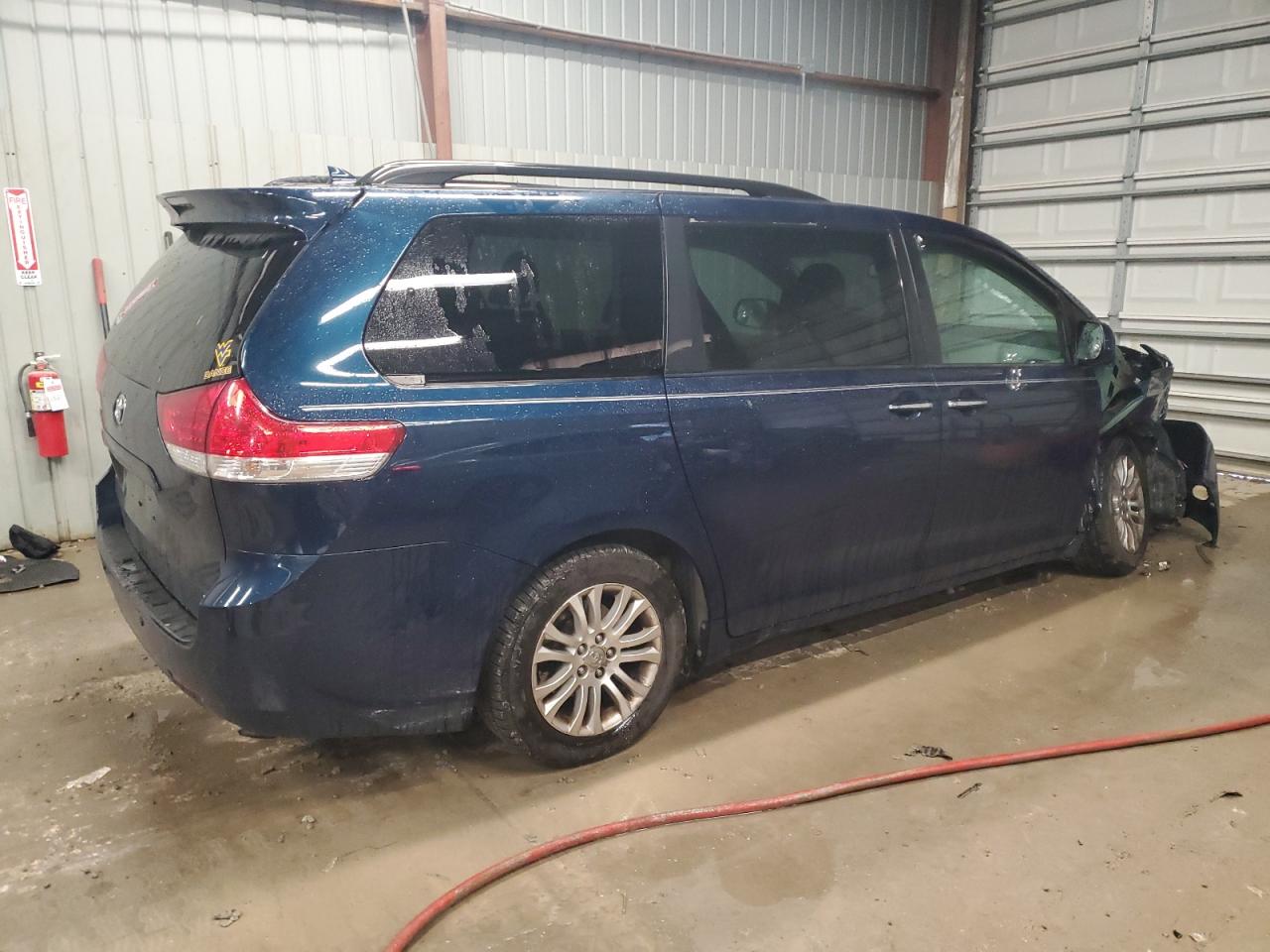 TOYOTA SIENNA XLE