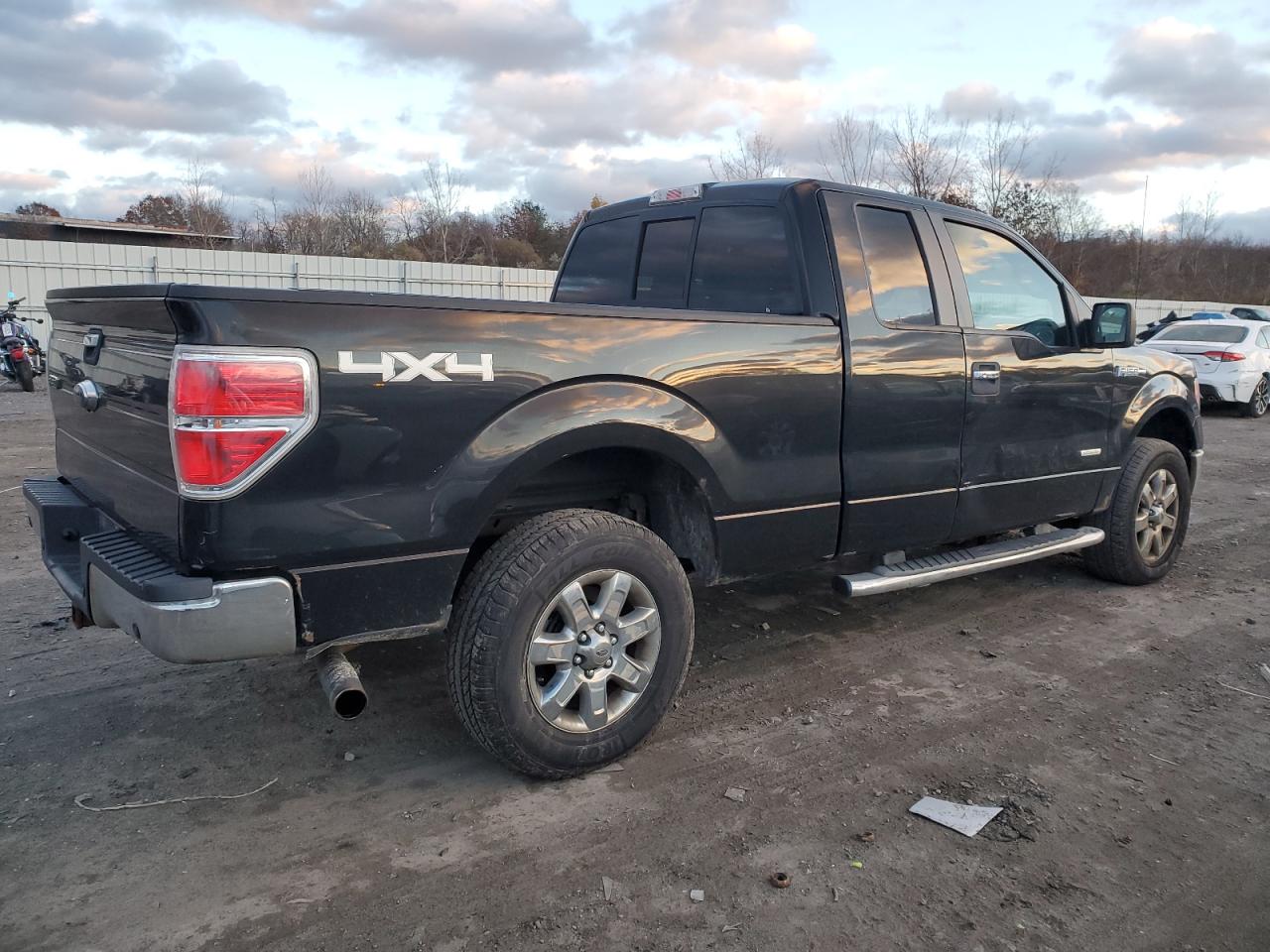 FORD F-150 SUPER CAB