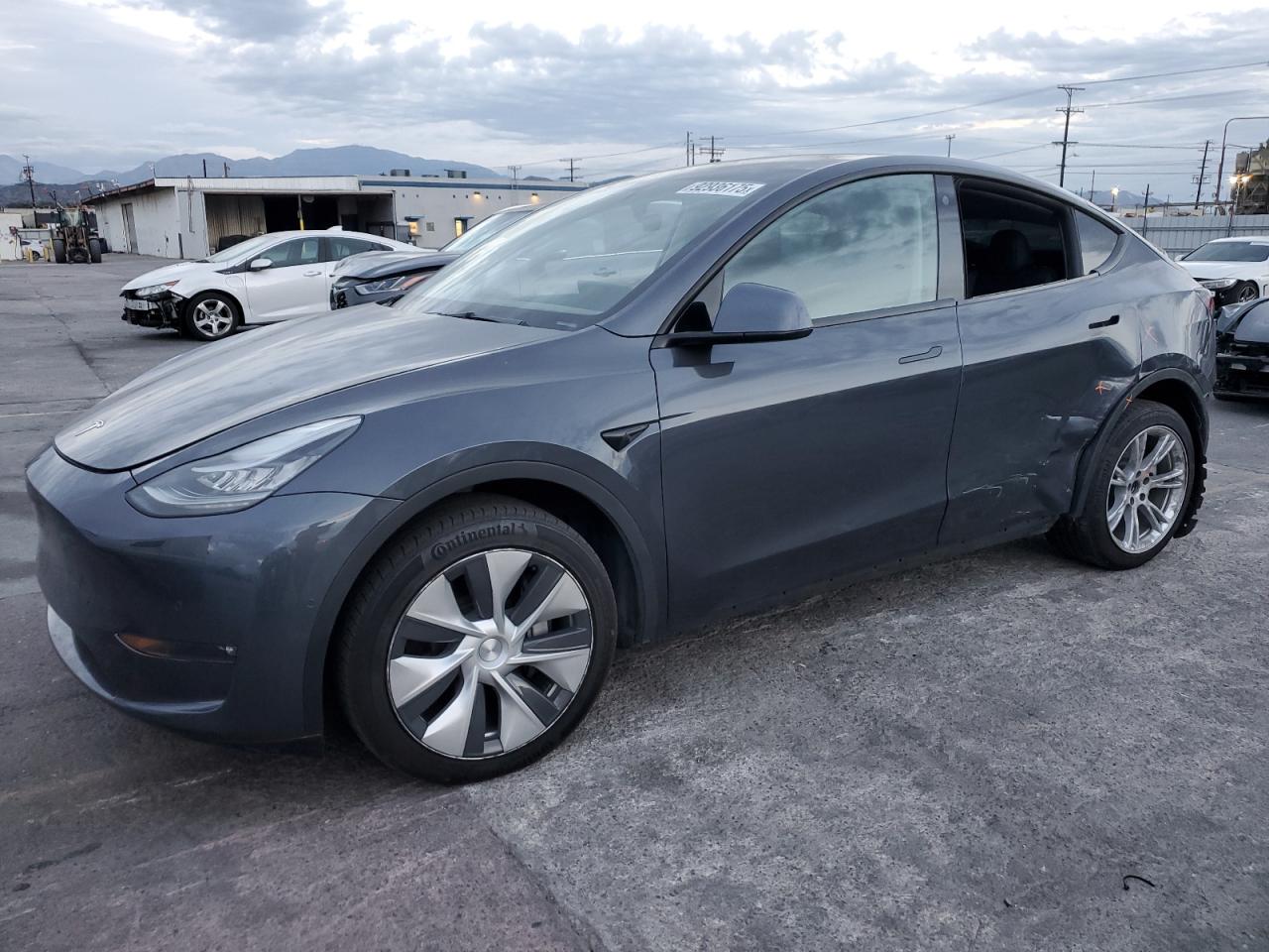 TESLA MODEL Y